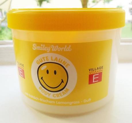 Review: Village Vitamin E Gute Laune Body Cream mit fröhlich-frischem Lemongrass - Duft