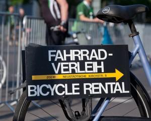 bike 1 300x240 Die spinnen die Berliner: Avus wegen Radfahrern gesperrt
