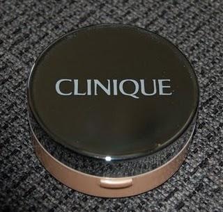 Mein Favorit aus dem Juni: Clinique Superbalanced Powder Make-Up