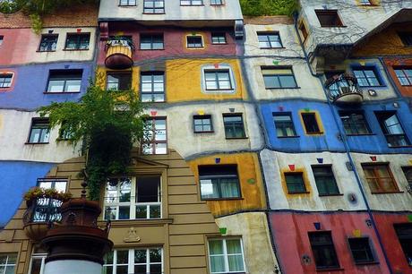 Hundertwasserhaus: Kunstvolle Architektur und Nachhaltigkeit in Harmonie mit der Natur