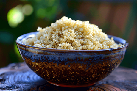 Hähnchen-Reis-Bowl mit Mango und Quinoa (High Carb / High Protein)