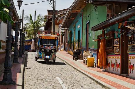 Ein Taxi in Guatape