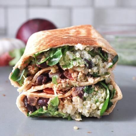 Veganer Protein-Wrap mit Quinoa und Pulled Tofu