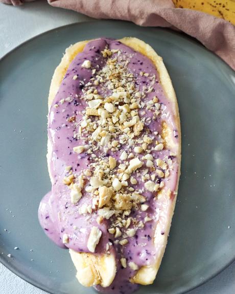 Veganes Bananen Split mit Blaubeer-Joghurt: Gesund, schnell und lecker!