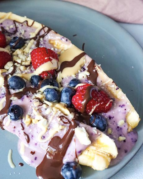 Veganes Bananen Split mit Blaubeer-Joghurt: Gesund, schnell und lecker!