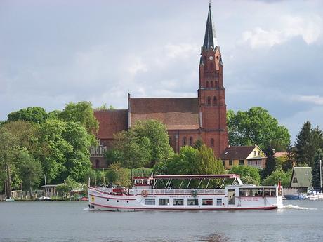 Traumhafte Gewässer und unberührte Natur: Dein Hausboot Urlaub in Mecklenburg