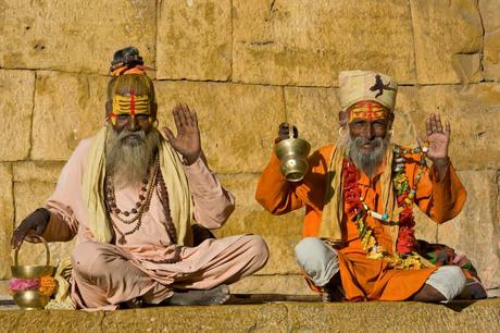 sadhu potrait auf stufen