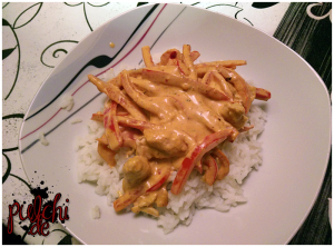 Paprika-Peperoni-Hähnchen mit Reis