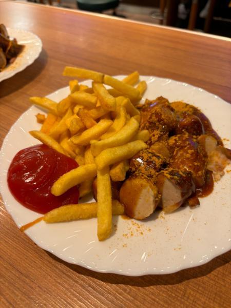 Gute Nacht Wurst – Die nächtliche Currywurst in München