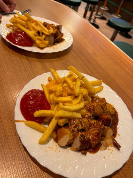Gute Nacht Wurst – Die nächtliche Currywurst in München