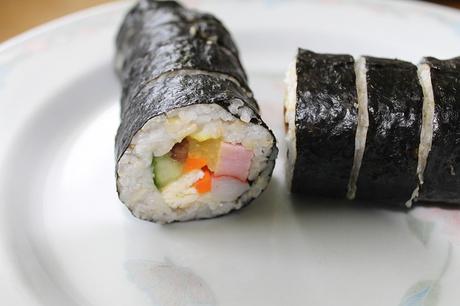 Kimbap aus Korea vorgestellt – Rezept für die beliebte Reisrolle