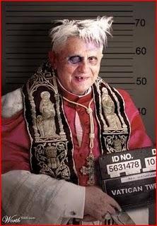 BLÖD- Eilmeldung: Papst nach Schlägerei verhaftet