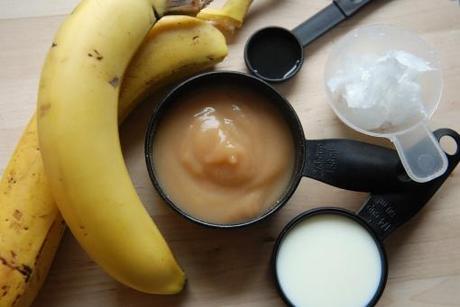 Schoko-Bananen-Haferflocken-Kuchen mit Erdnuss-Bananen-Glasur