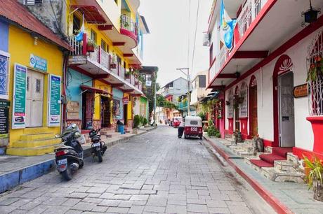 Bunte Häuser in der Innenstadt von Flores Guatemala
