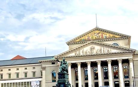 Vom Biergarten bis zur Oper – Stilvolle Kleidung ist in München in den unterschiedlichsten Situationen gefragt