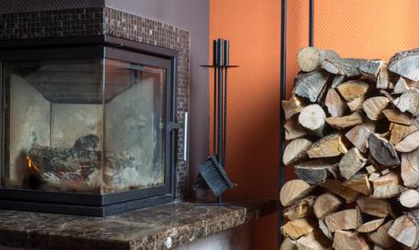 10 Profi-Tipps für die richtige Lagerung von Brennholz im Winter