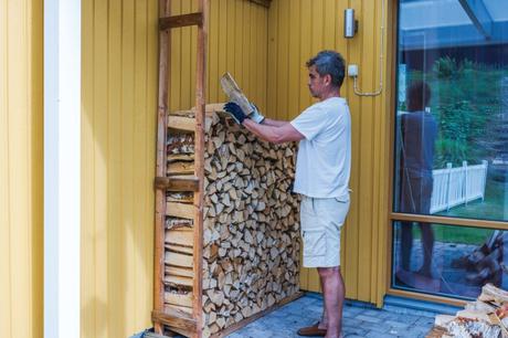 10 Profi-Tipps für die richtige Lagerung von Brennholz im Winter