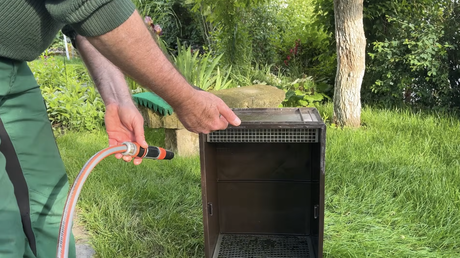 Teichfilter reinigen in 7 einfachen Schritten