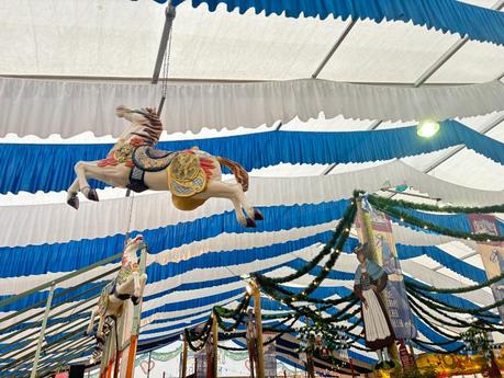 Traditionelle Atmosphäre auf der Oidn Wiesn in München