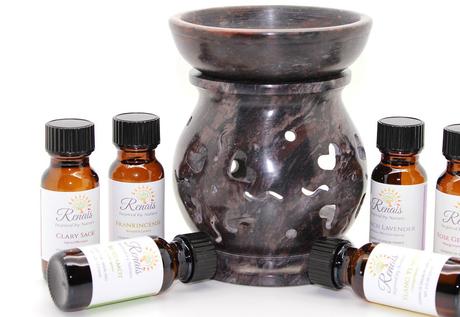 Aroma-Diffuser mit Fläschchen ätherischer Öle