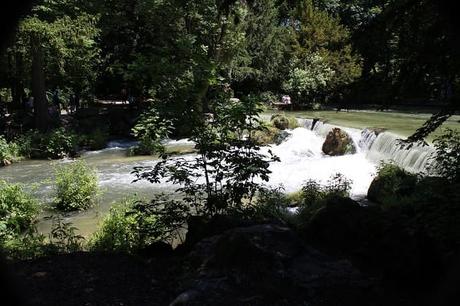 Surfer an der Eisbachwelle