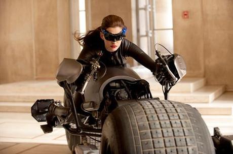 Batman: Erstes Foto von Anne Hathaway als Catwoman!