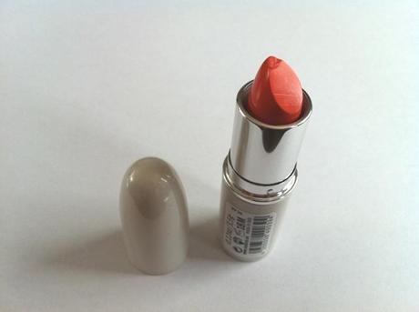Review: essence 50′s girl reloaded lipstick – 02 I’m sailing