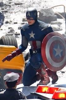 The Avengers: Chris Evans im neuen Captain America Kostüm
