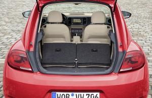 VW Beetle: 300 Liter Kofferraumvolumen und Platz für 4 Erwachsene mit Gepäck. Bild: © Volkswagen 