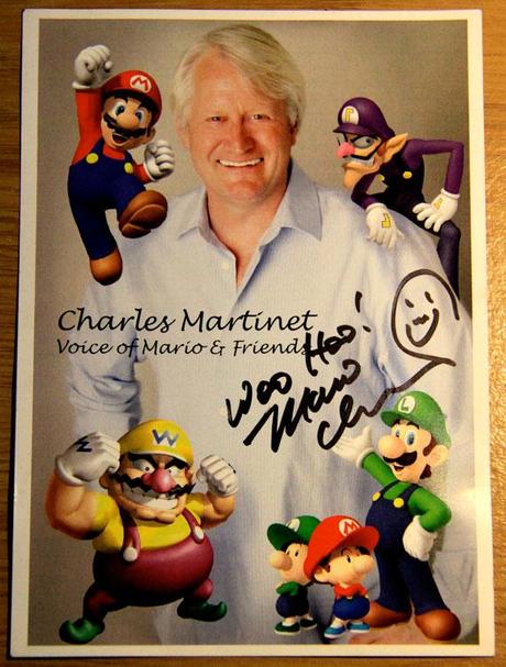 Charles Martinet war auf der Gamescom in Köln und verteilte Autogrammkarten