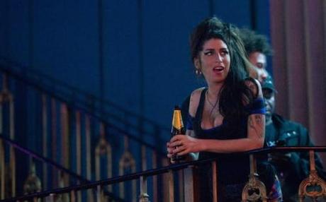 LONDON, ENGLAND - AUGUST 25: Amy Winehouse drinks a bottle of lager as she watches The Libertines perform live at The Forum on August 25, 2010 in London, England. (Photo by Ian Gavan/Getty Images)