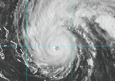 Atlantik aktuell: Hurrikan EARL, Tropischer Sturm FIONA (mit NASA-Satellitenfoto) und potentieller Sturm GASTON, Gaston, Earl, Fiona, 2010, Hurrikansaison 2010, aktuell, Atlantik, Karibik, USA, NASA, Hurrikanfotos, Hurrikan Satellitenbilder, 