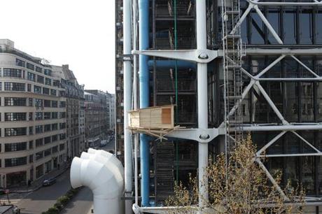 dem Centre Pompidou wächst eine Hütte