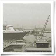 Die Queen Mary II auf Ilford HP5