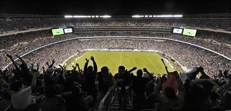A sold-out crowd at the New Meadowlands Stadium watches Mexico play Ecuador in the first half of their friendly soccer match in East Rutherford, New Jersey, May 7, 2010. REUTERS/Ray Stubblebine (UNITED STATES - Tags: SPORT SOCCER)