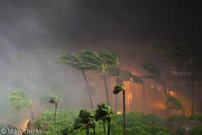 Foto Hurrikan IRENE in Nassau!!!! (Zentrum noch 245 km entfernt), Hurrikanfotos, Bahamas, Irene, aktuell, 2011, August, major hurricane, Storm Chaser, Hurrikansaison 2011,