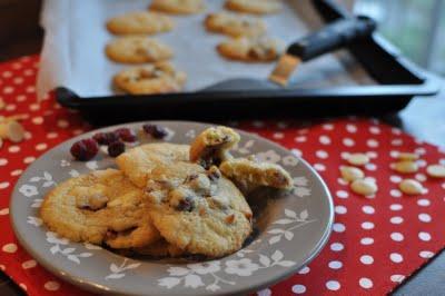 Cookies mit weißer Schokolade und Cranberries