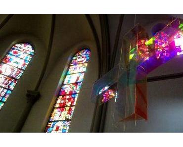 Kunst: Lichtkreuze - nett und bunt