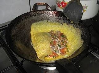 Kai Yad Sai - Gefülltes Thai–Omelette -  Filled Thai Omelet