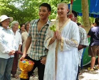 In Thailand: Mönch werden – Becoming a Monk