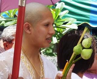 In Thailand: Mönch werden – Becoming a Monk