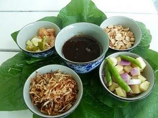 Ein thailaendischer Snack: Miang Kham - A Thai Snack: Miang Khum