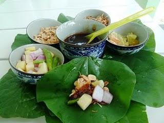 Ein thailaendischer Snack: Miang Kham - A Thai Snack: Miang Khum