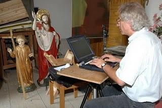 Mit dem Laptop auf der Jagd nach Kirchenschätzen
