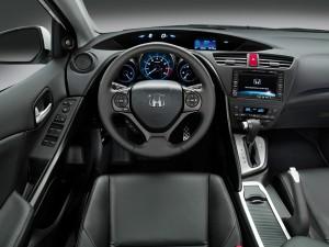 Übersichtlich und benutzerfreundlich - das Cockpit im neuen Honda Civic 2012.