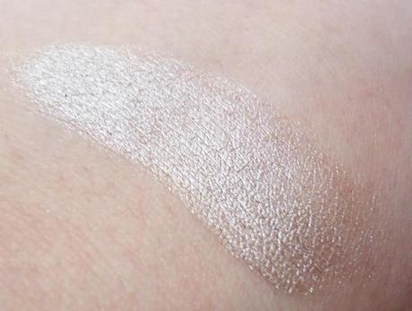 Swatch: Catrice Made To Stay Longlasting Eyeshadow - 040 Lord of the Blings