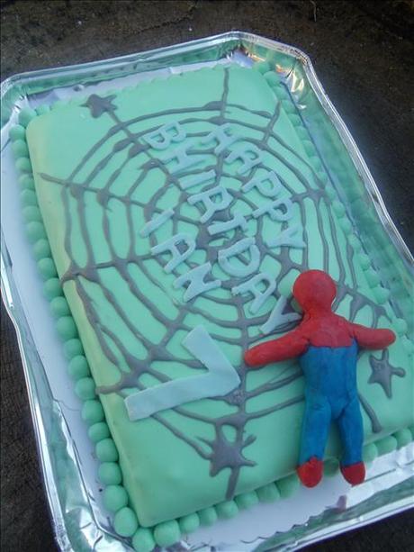 ZWEI GEBURTSTAGSTORTEN