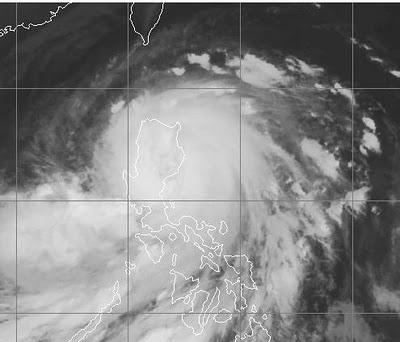 Taifun NESAT als Hurrikan-Kategorie-3-Äquivalent über nördlichen Philippinen, Nesat, Taifun Typhoon, Taifunsaison, Hurrikansaison 2011, aktuell, Philippinen, September, Oktober, Satellitenbild Satellitenbilder, Vietnam, 