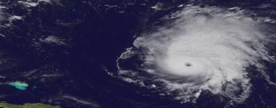 Hurrikan OPHELIA: Zwei Abweichungen von der gestrigen Vorhersage sind bedeutend für Bermuda, Ophelia, major hurricane, Verlauf, Vorhersage Forecast Prognose, aktuell, September, Oktober, 2011, Hurrikansaison 2011, Satellitenbild Satellitenbilder, Bermudas, Atlantik, 
