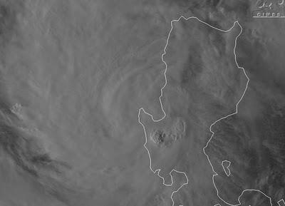 Taifun NALGAE verlässt die Philippinen - Neue Zugrichtung: Südlich an Hainan vorbei nach Zentral-Vietnam, Philippinen, Nalgae, Hainan, Vietnam, Laos, Oktober, Satellitenbild Satellitenbilder, Verlauf, Vorhersage Forecast Prognose, Taifun Typhoon, Taifunsaison, aktuell, 